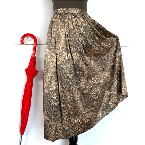 Ellen Tracy Dresses & Skirts - VTG 100% Silk Ellen Tracy Paisley Midi Skirt Sz 4